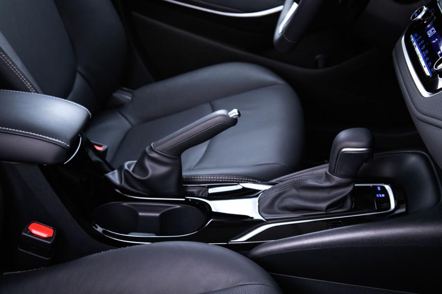 Интерьер Toyota Corolla XEi Sedan 2019 года  (LA) (фото 15 из 33)